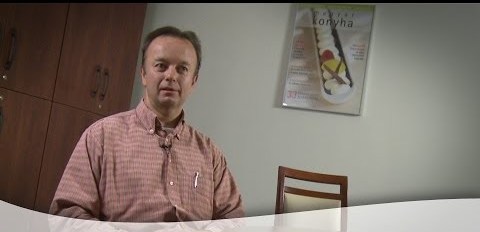 „Felsőbbrendűségi tudat és gőg”