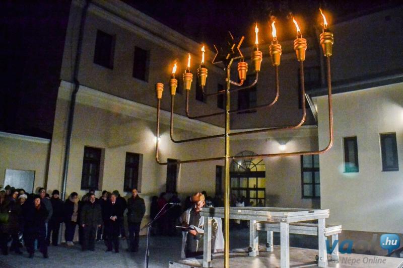 Nyilvános hanukka, fánk és forraltbor – Szombathelyen