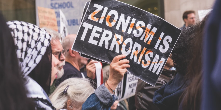 A Meta eltávolítja a „cionistákat” szidalmazó facebook posztokat